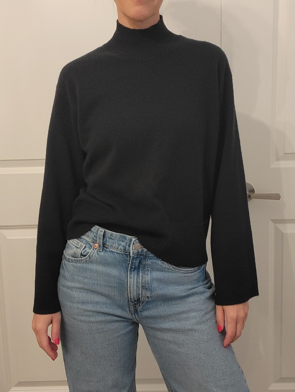 Banana Republic 100% Cashmere  Black Mock-Turtleneck Sweater